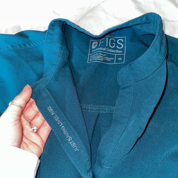 Figs Rafael Top - Picture 2 of 3